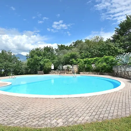 Residenza Candor With Pool Daire